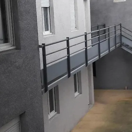 Studio Au Calme Pres De La Faculte Appartement Albi